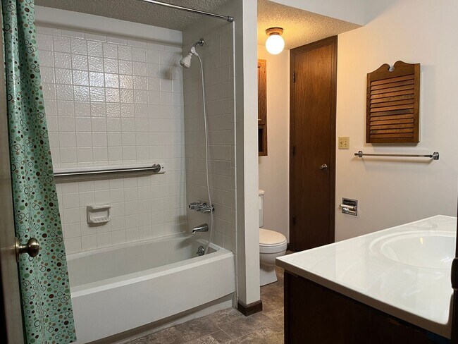 Building Photo - 3039 SW Maupin Ln