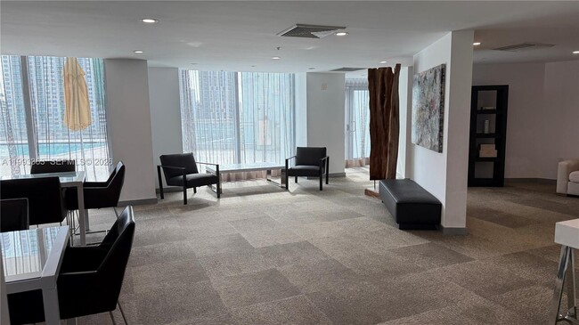 Building Photo - 92 SW 3rd St