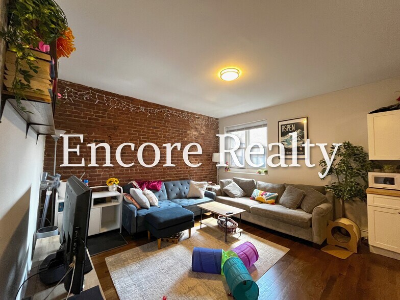 Building Photo - 41 Stearns Rd