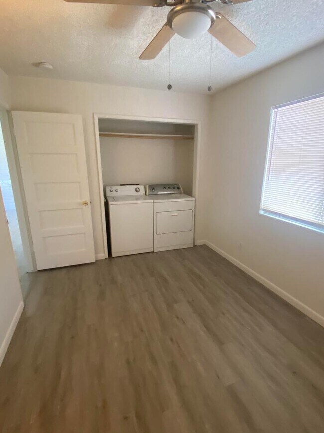 Building Photo - 4140 E Cliffside Trail