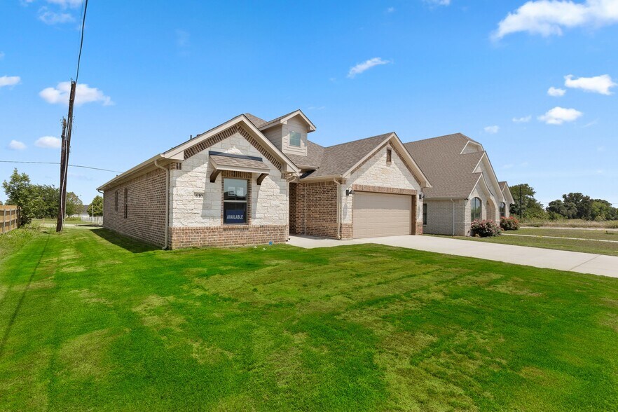 Building Photo - 610 Timberline Dr