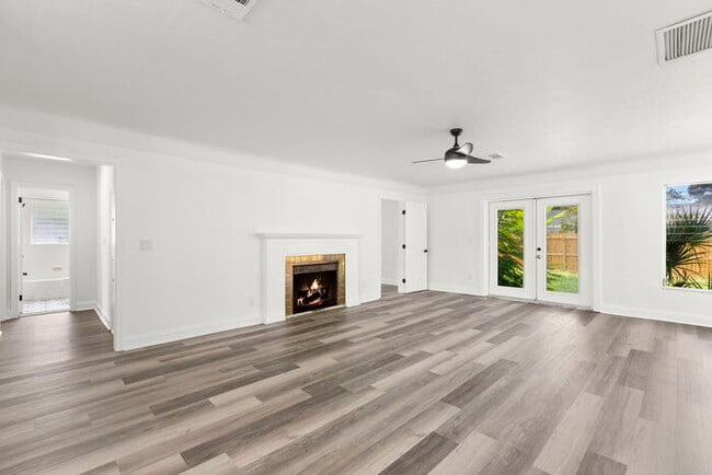 Building Photo - NEWLY RENOVATED Home For Rent in St Peters...