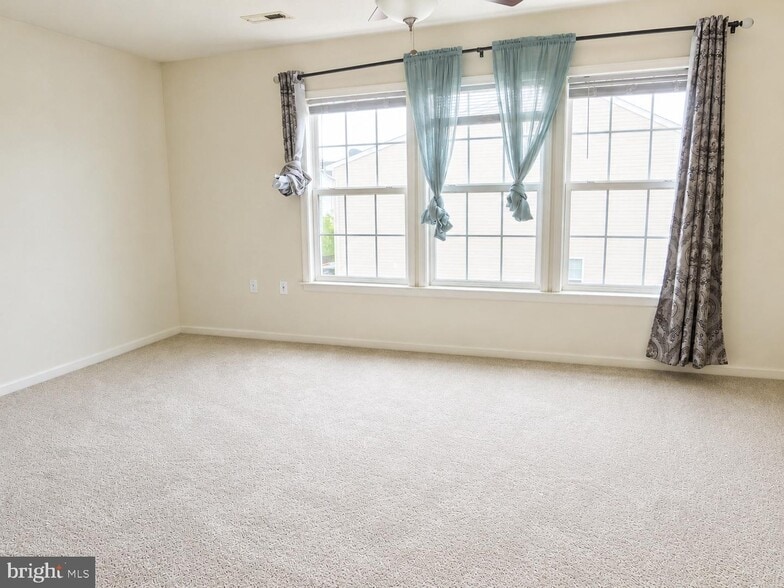 Building Photo - 46 Desert Rose Way