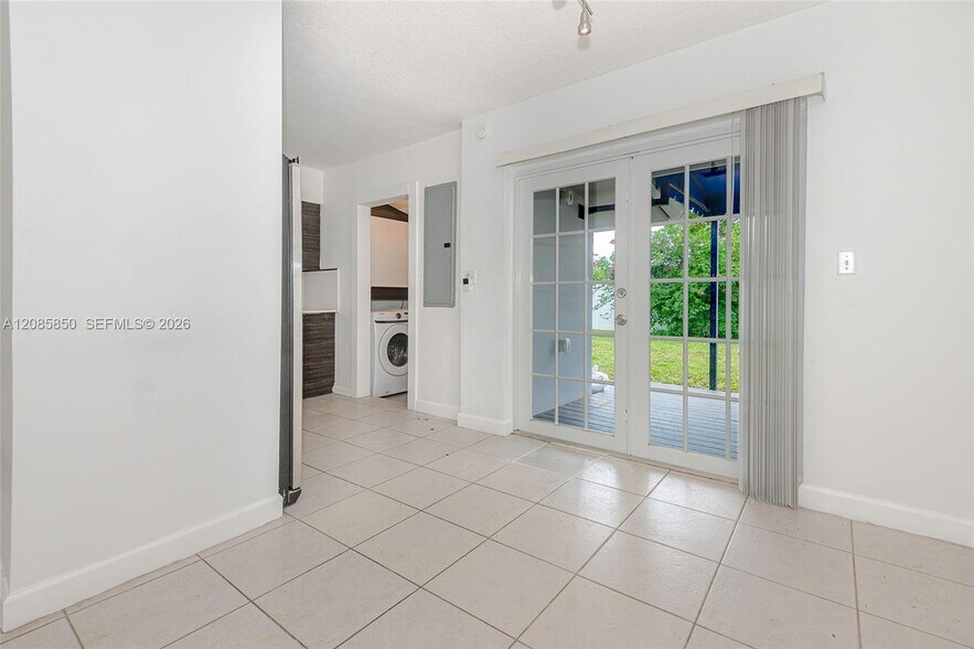 Building Photo - 2631 Alcazar Dr