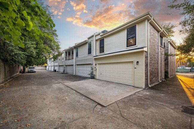 Building Photo - 6721 Belmont St