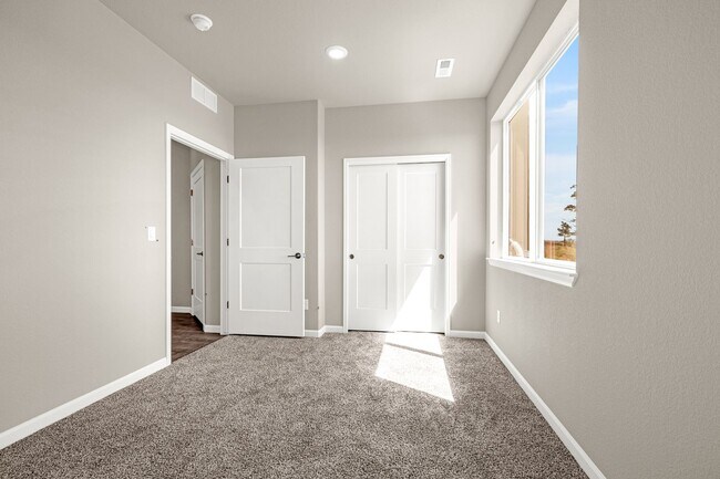 Building Photo - Luxury 4 Bed Townhouse with Amazing City and Mt Views on Westside