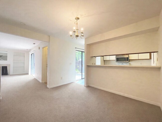 Building Photo - Beautiful 2 bedroom 2.5 bath Condo w/ 2 Reserved Parking Space @ Finley Forest, Chapel Hill, Avai...