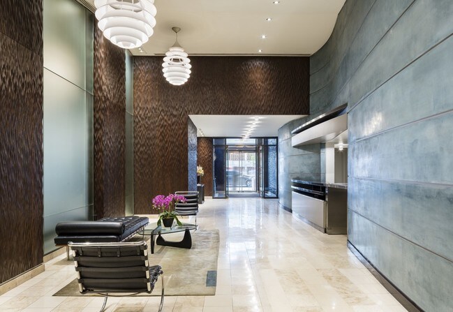 Building Photo - 420 W 42nd St