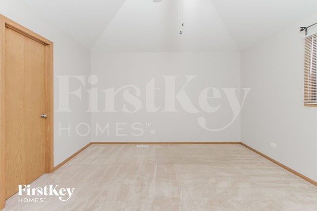 Building Photo - 753 Willow Rd