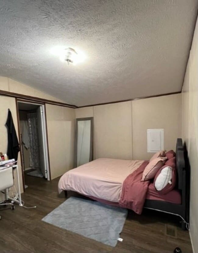 Building Photo - $1,000 - 2 Bedroom / 2 Bath Unfurnished Mobile Home in the North River Road Community