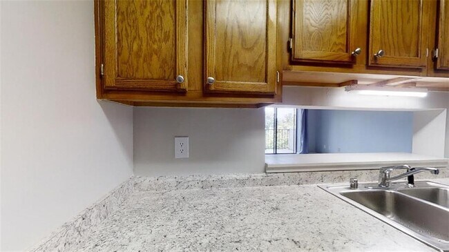 Building Photo - 300 Johnson Ferry Rd