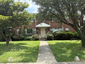 Building Photo - "2-Bedroom in Louisville! Carport Included!- Spacious 1015 Sq Ft Home on Gerald Ct Unit 3!"