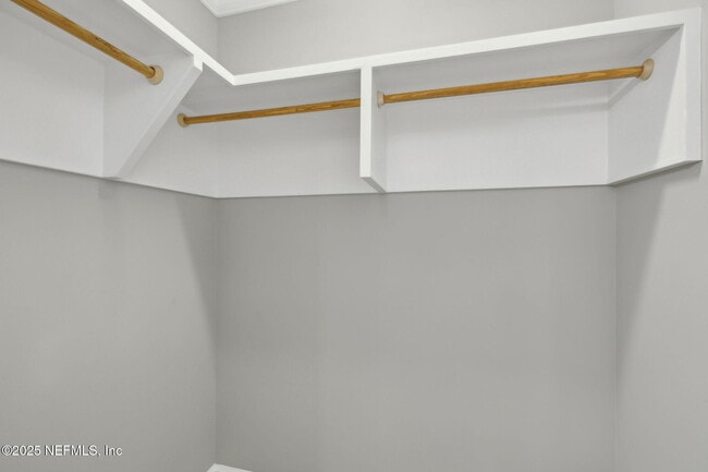 Building Photo - 137 3rd St S