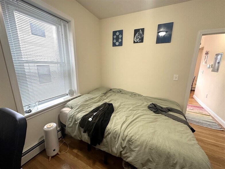 Building Photo - 1056 Cambridge St