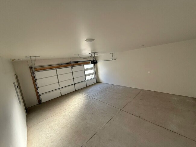 Building Photo - 1615 N Gillis Ln