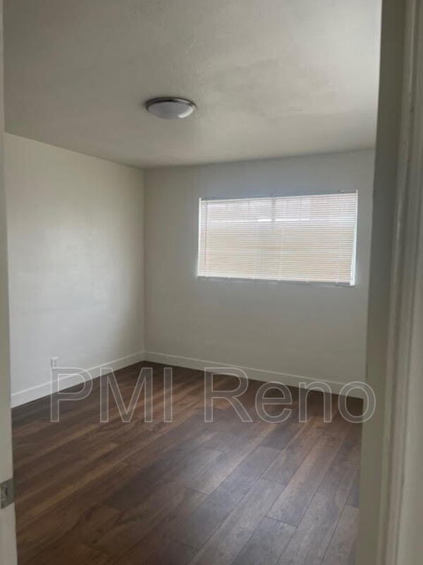 Building Photo - 614 Kuenzli St