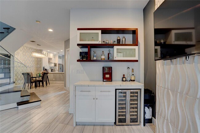 Building Photo - 1364 Harbor View W