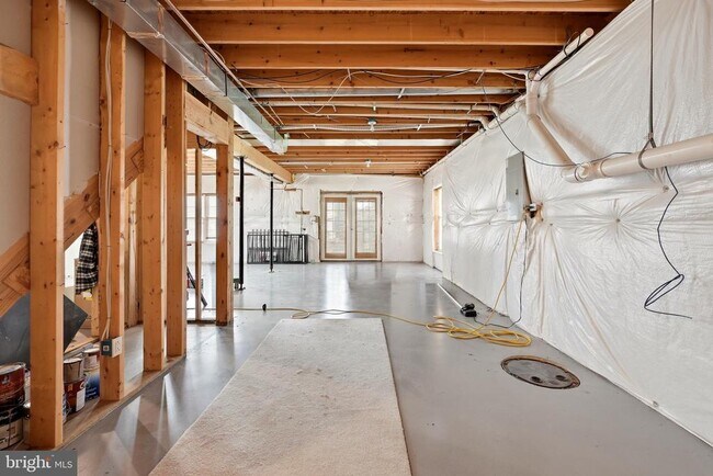 Building Photo - 2068 Stoneleigh Dr