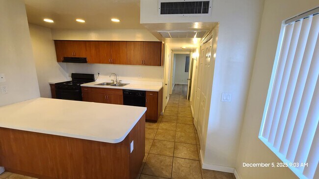 Building Photo - TUCSON - ROYAL ALVERNON