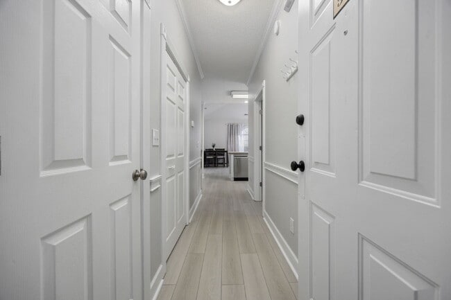 Building Photo - 1 Bedroom Condo in Myrtle Beach with Elevator