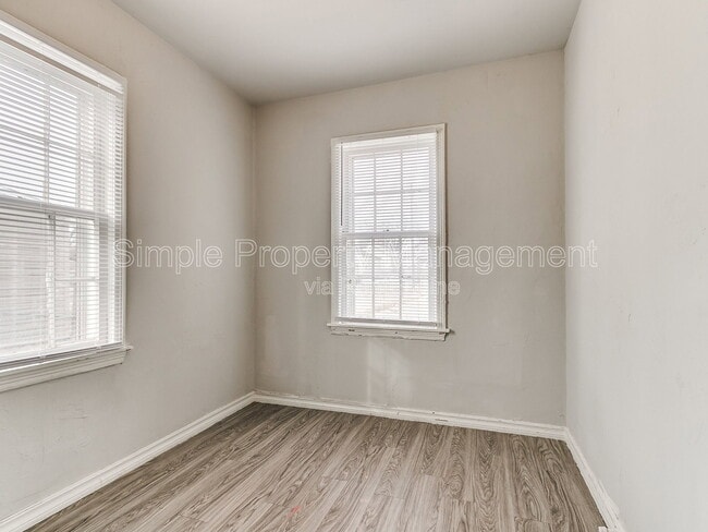 Building Photo - 4005 N Rockwell Ave