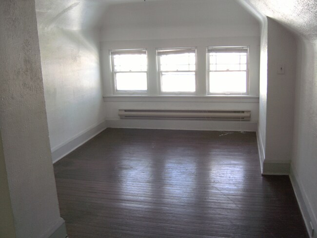 Building Photo - 3132 Meadowbrook Blvd
