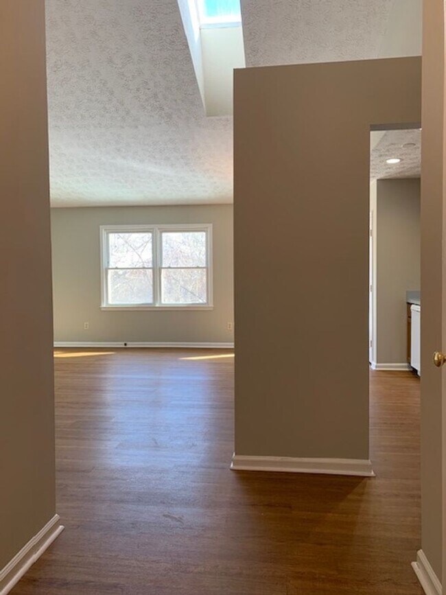 Building Photo - 3 Bedroom, 2 Bathroom in Lexington!