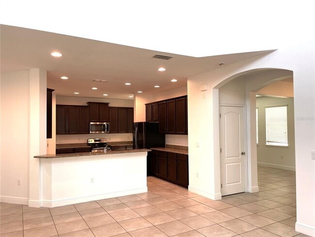 Building Photo - 7952 Hampton Lake Dr