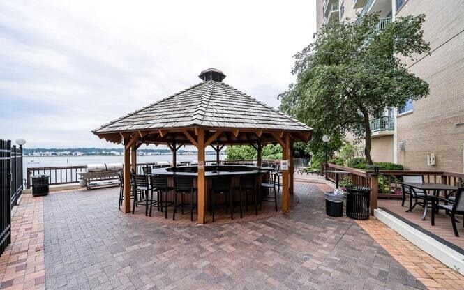 Building Gazebo Bar - 501 Slaters Ln