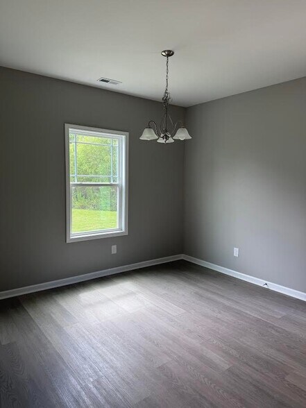 Building Photo - 136 Tang Cir