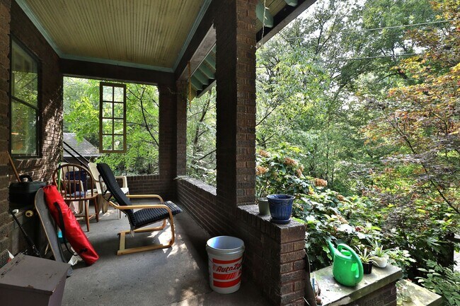 Building Photo - 2120 Iuka Ave