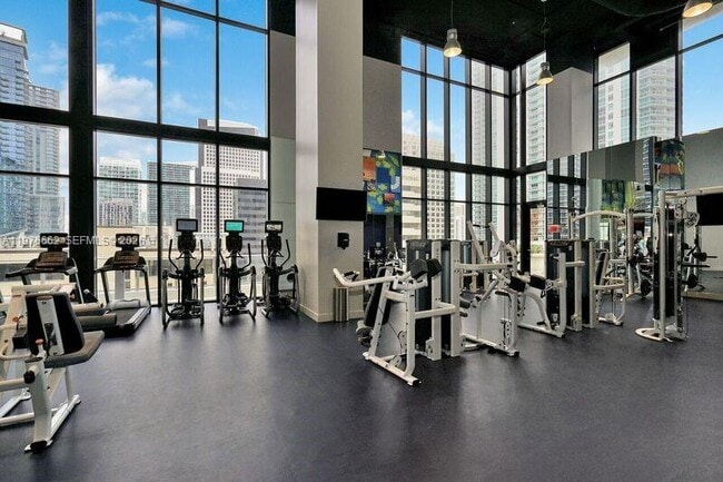 Building Photo - 1010 Brickell Ave