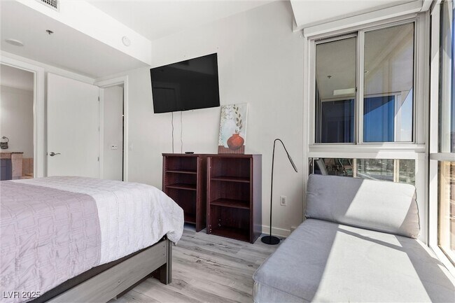 Building Photo - 4575 Dean Martin Dr