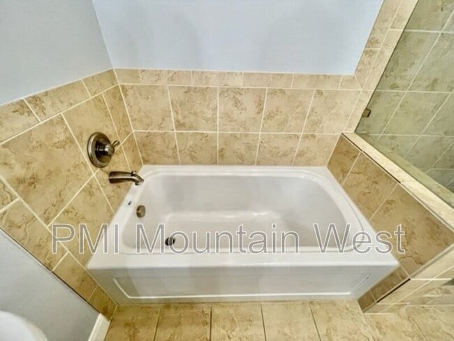 Building Photo - 88 S 900 E