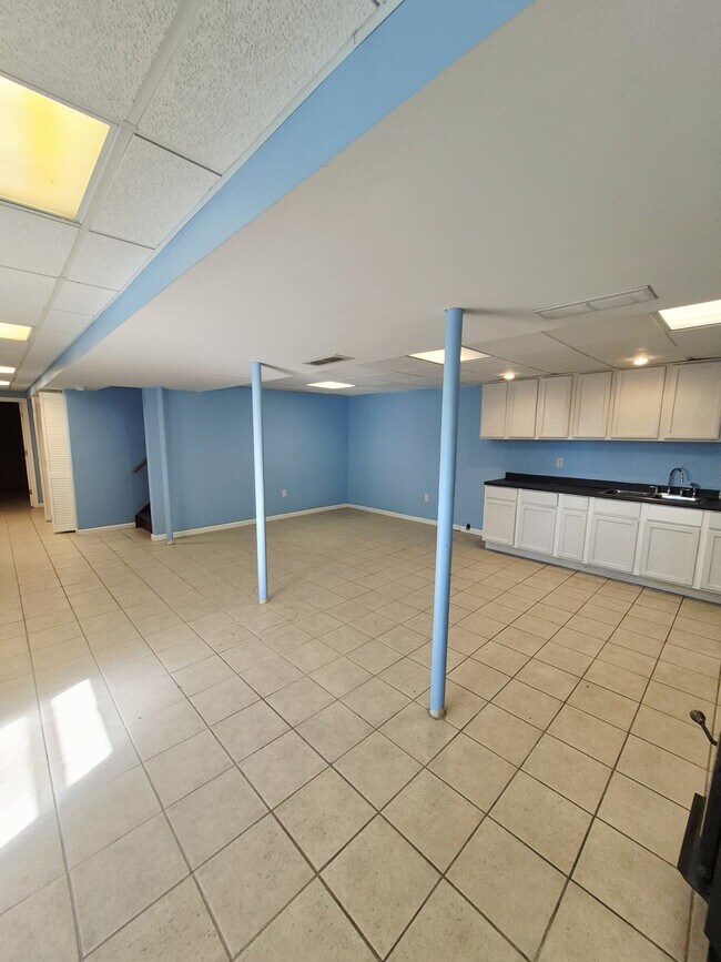 Building Photo - 976 Snow Mountain Rd