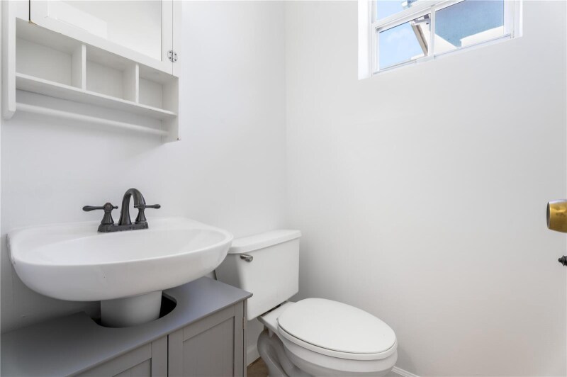 Building Photo - 2850 Coconut Ave