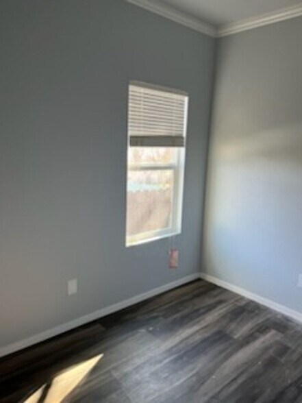 Building Photo - Anthony's