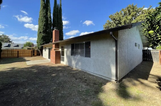 Building Photo - 922 Cypress St