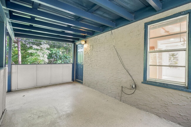 Building Photo - 310 Columbia Dr