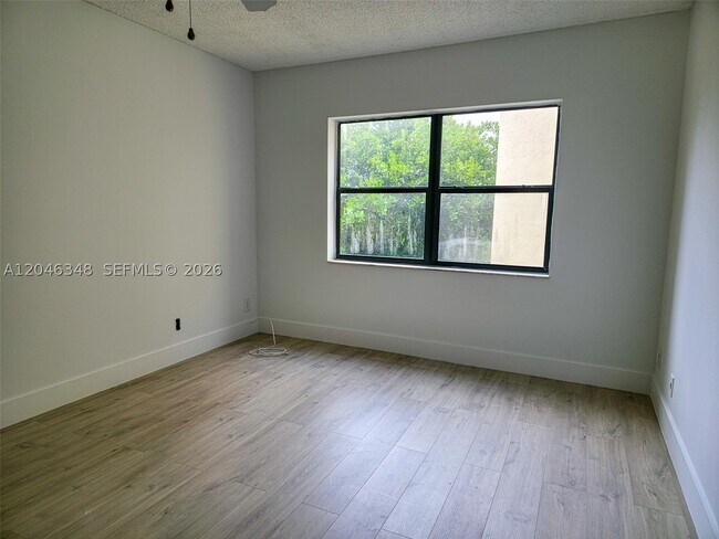 Building Photo - 8290 Lake Dr