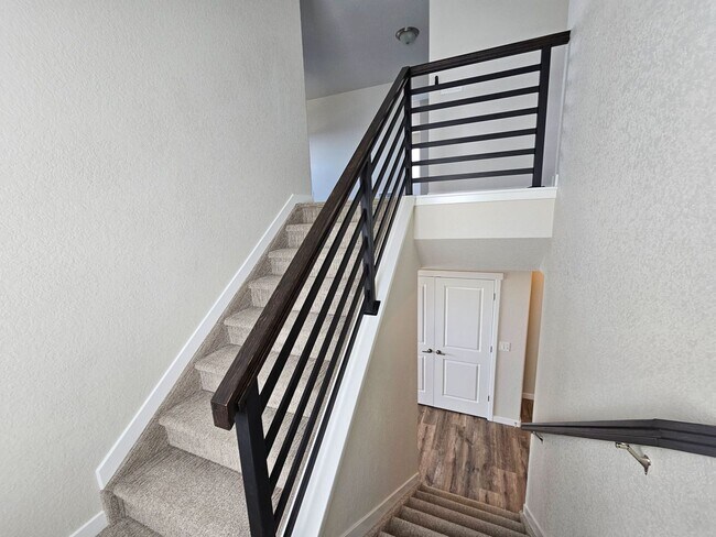 Building Photo - 1853 Clayhouse Dr