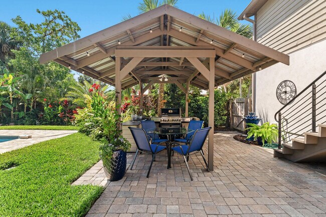 Building Photo - 430 Arricola Ave