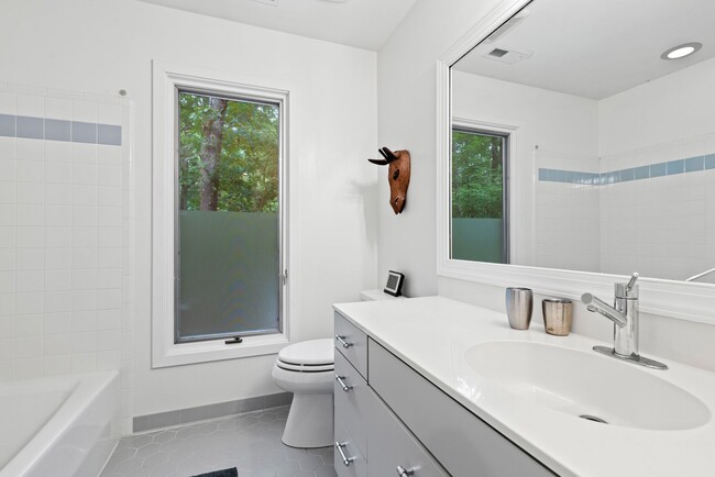 Building Photo - Gorgeous Home in Ironwoods Neighborhood Chapel Hill