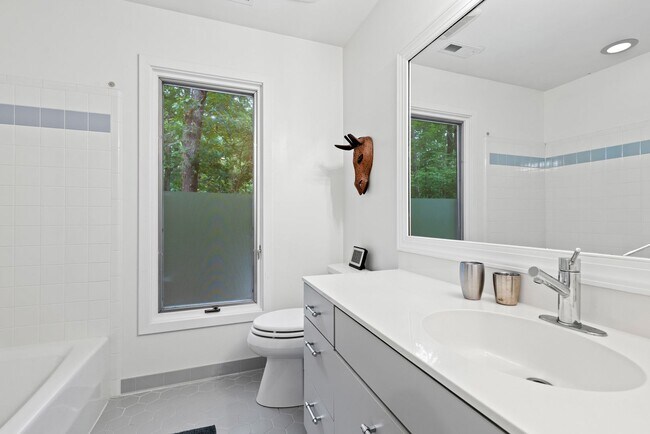 Building Photo - Price improvement - Gorgeous Home in Ironwoods Neighborhood Chapel Hill!!