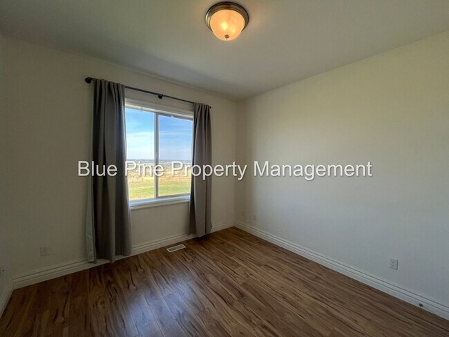 Building Photo - 8426 S Black Hawk Dr