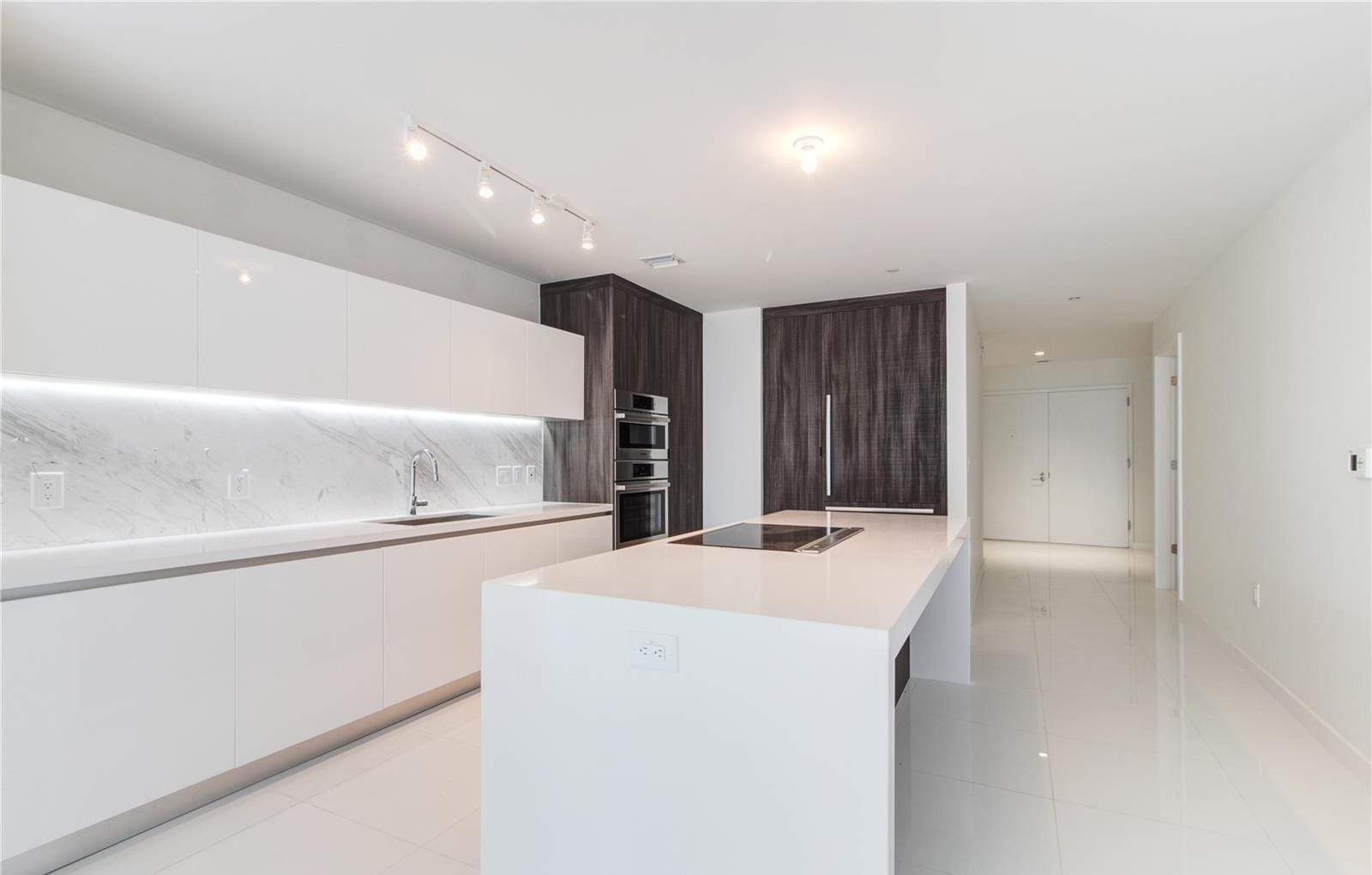 Building Photo - 851 NE 1st Ave