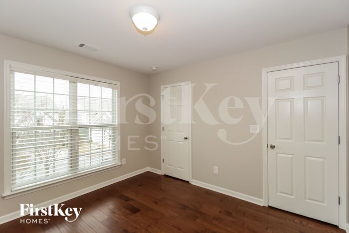 Building Photo - 816 Poplar Terrace