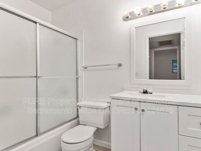 Building Photo - 5047 Sparrow Ct