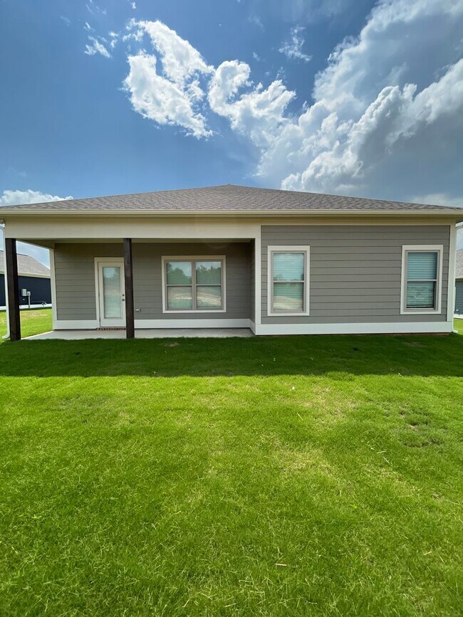 Building Photo - Home for Rent in Tuscaloosa, AL!!! View wi...
