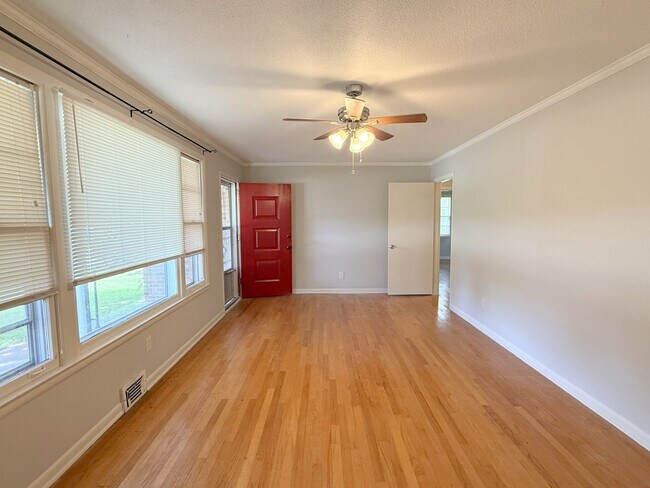 Building Photo - 7620 Charlotte Dr SW
